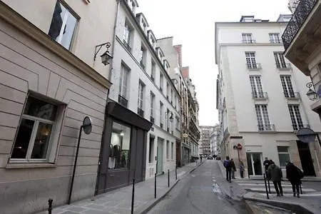 Charms Cosiness And Design In Le Marais Apartment Paris